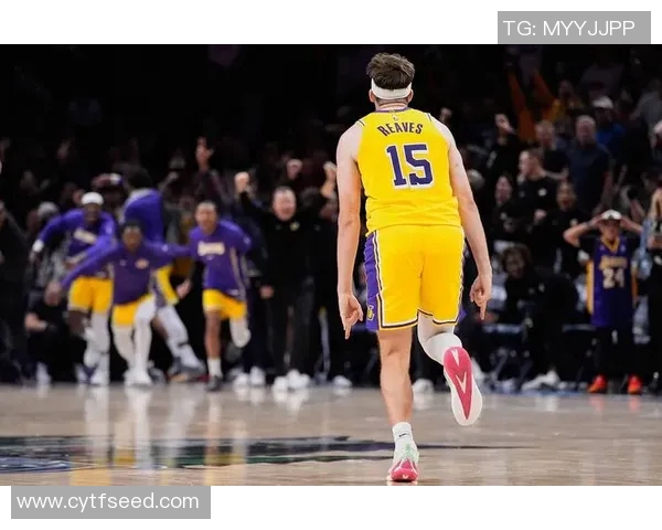 里夫斯压哨绝杀显神威，哈特推文狂赞实力